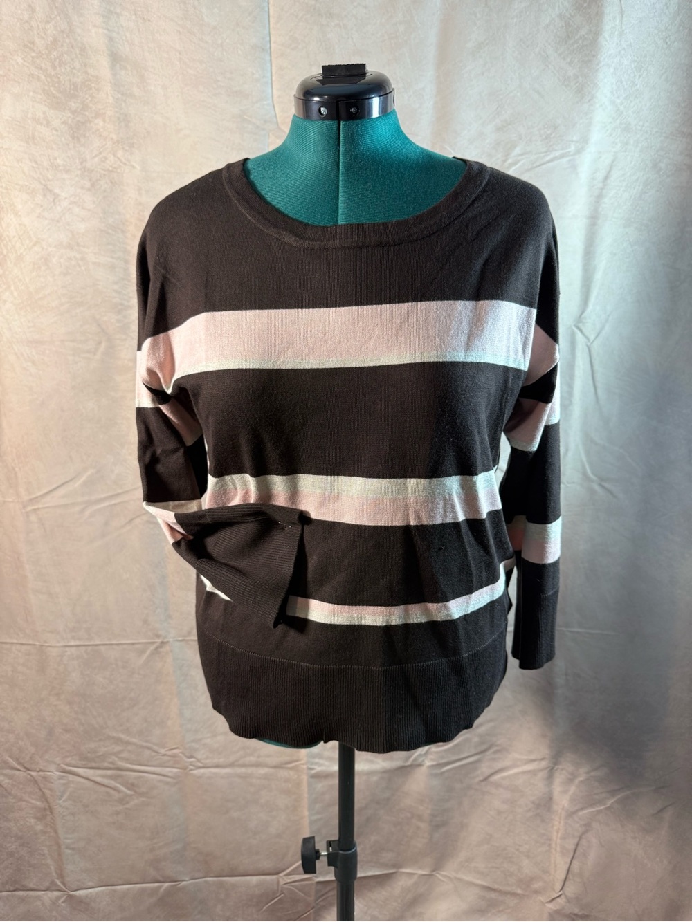 527-Claiborne Black and Light Pink Striped Long Sleeve Tee